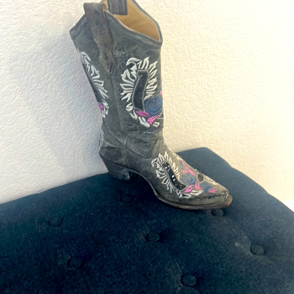 Corral black, blue and purple cowgirl boots perfect for a concert.